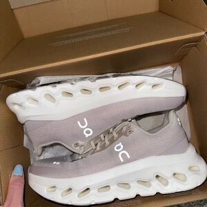 On Running Women's Cloudstratus Sneakers - Light Gray and White